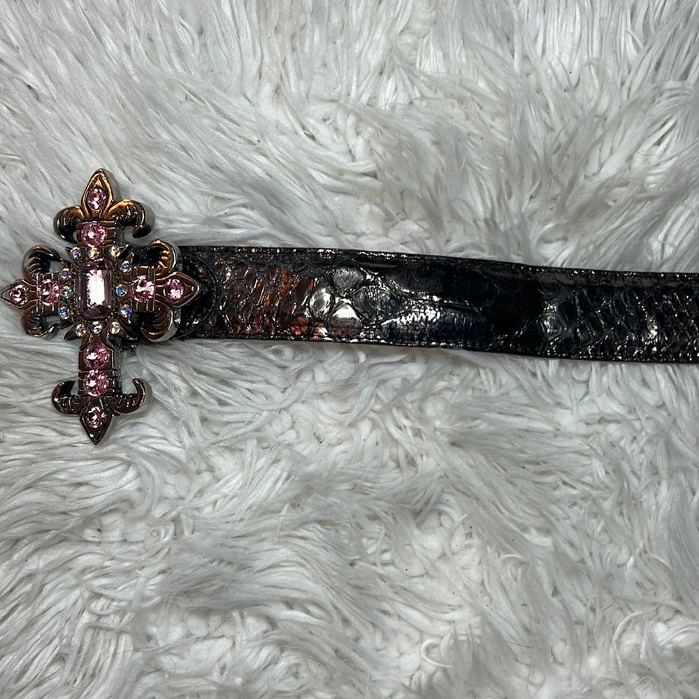 Vero pitone Leather Belt with Beautiful Jewel encrusted Belt Buckle